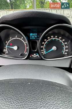 Хэтчбек Ford Fiesta 2015 в 