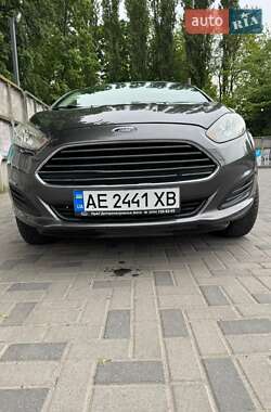 Хэтчбек Ford Fiesta 2015 в 