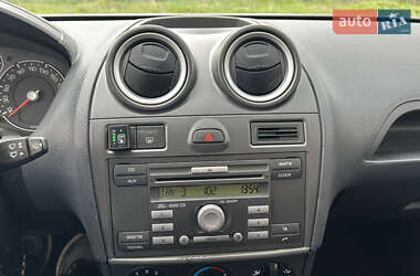 Хетчбек Ford Fiesta 2008 в 