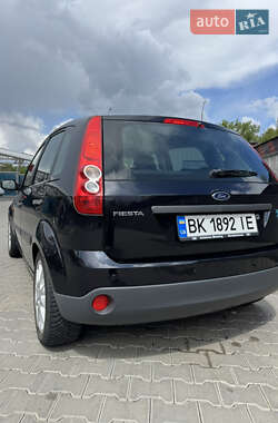 Хетчбек Ford Fiesta 2005 в 