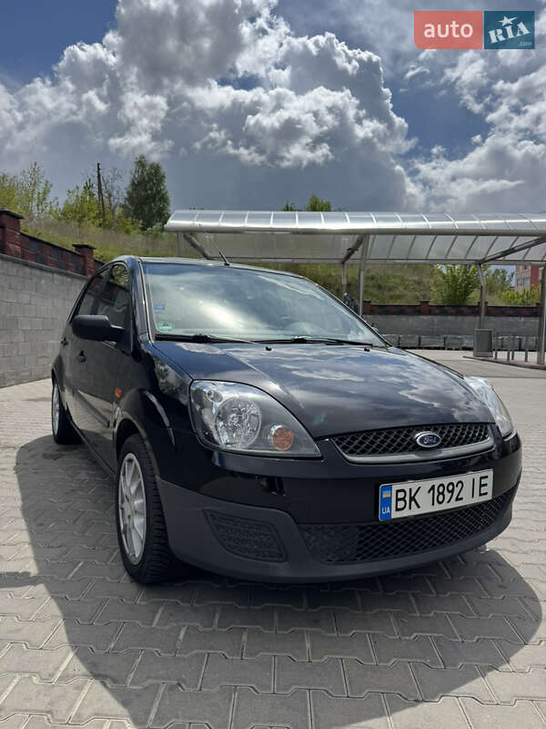 Хэтчбек Ford Fiesta 2005 в Ровно