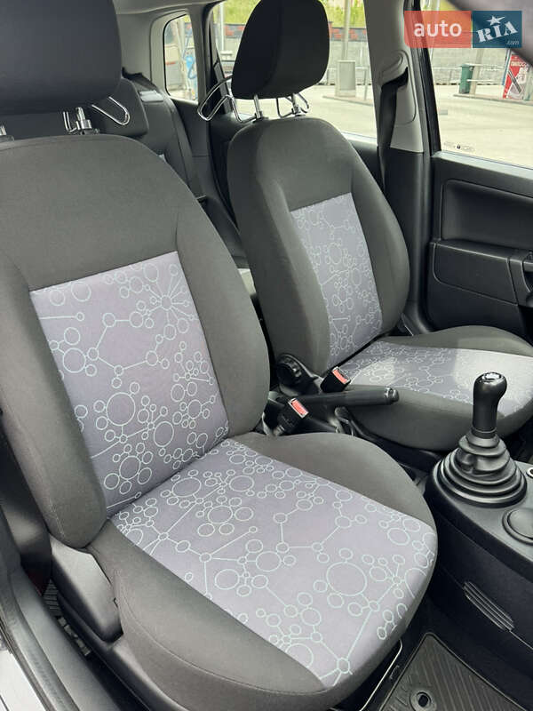 Хэтчбек Ford Fiesta 2005 в Ровно