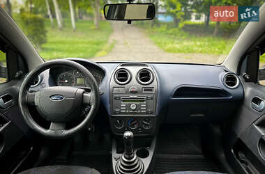 Хетчбек Ford Fiesta 2006 в 