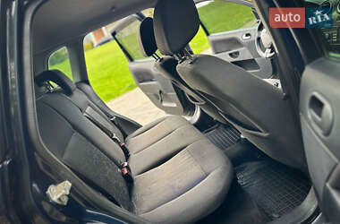 Хетчбек Ford Fiesta 2006 в 
