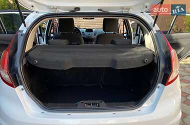 Хетчбек Ford Fiesta 2013 в 