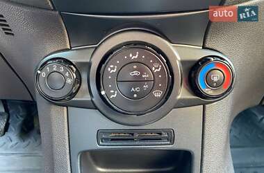 Хетчбек Ford Fiesta 2013 в 