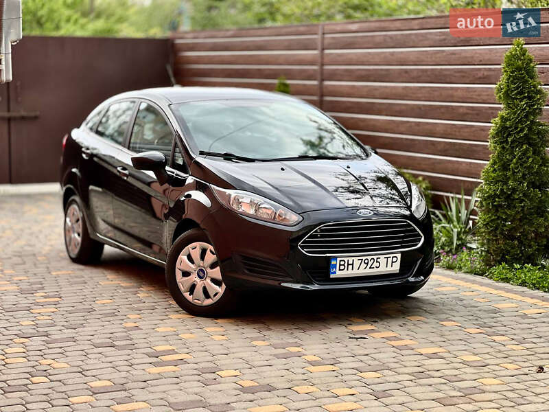 Седан Ford Fiesta 2016 в Гнівані
