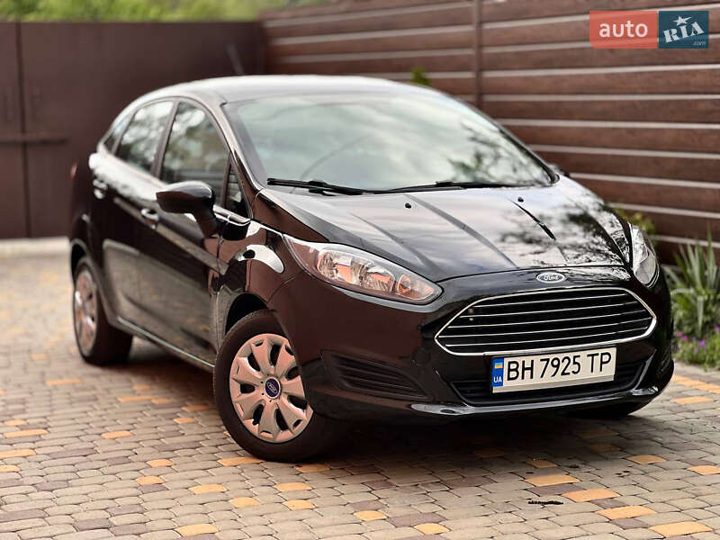 Седан Ford Fiesta 2016 в Гнівані