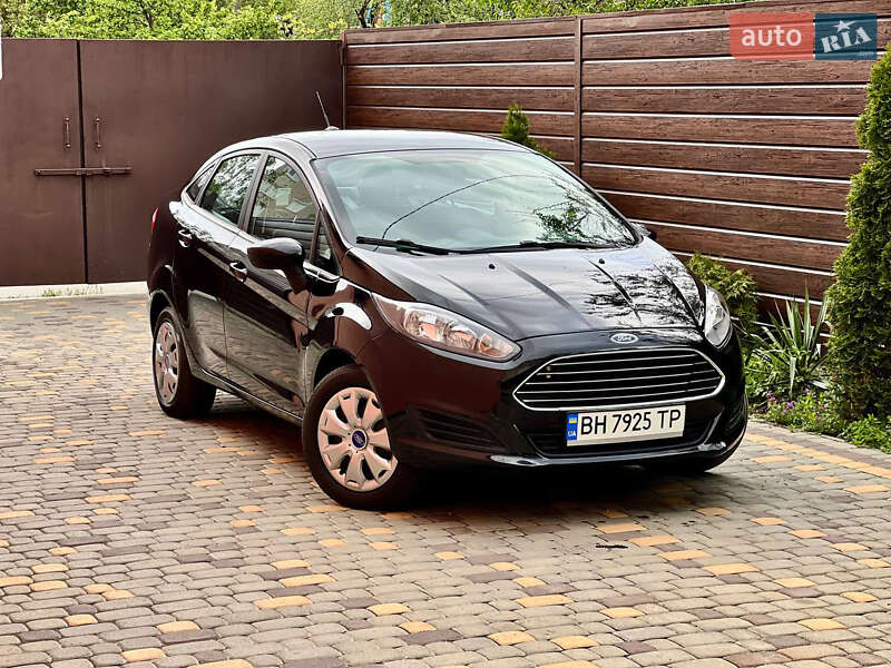 Седан Ford Fiesta 2016 в Гнівані