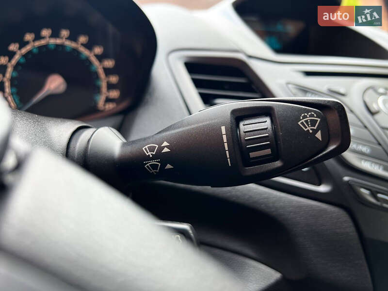 Седан Ford Fiesta 2016 в Гнівані