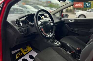 Хэтчбек Ford Fiesta 2016 в 