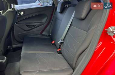 Хэтчбек Ford Fiesta 2016 в 