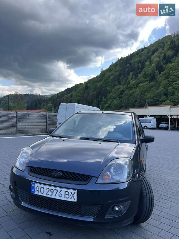 Хэтчбек Ford Fiesta 2008 в Межгорье