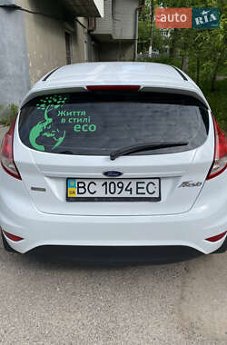 Хэтчбек Ford Fiesta 2016 в 