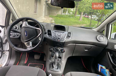 Хэтчбек Ford Fiesta 2016 в 