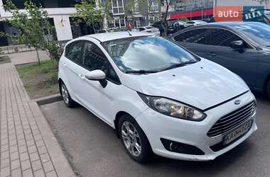 Хэтчбек Ford Fiesta 2015 в Киеве