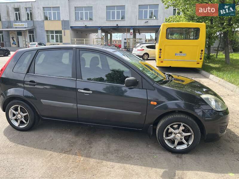 Хэтчбек Ford Fiesta 2006 в Киеве