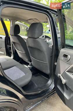 Хэтчбек Ford Fiesta 2006 в 