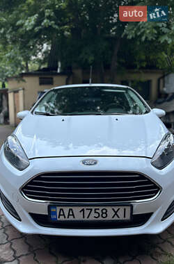 Хетчбек Ford Fiesta 2015 в Києві