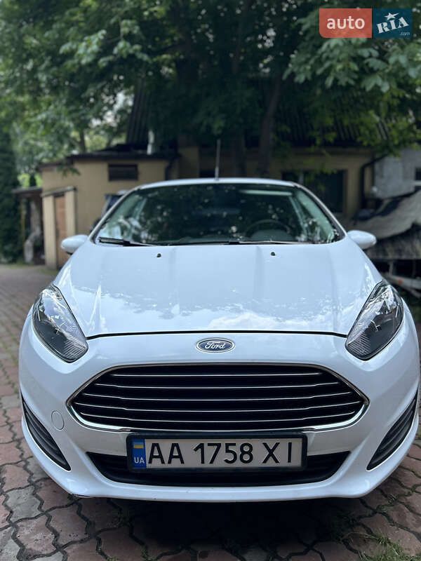 Хэтчбек Ford Fiesta 2015 в Киеве