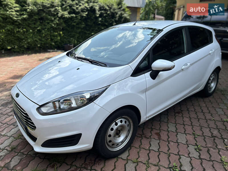 Хэтчбек Ford Fiesta 2015 в Киеве
