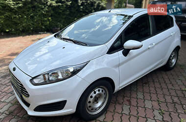 Хэтчбек Ford Fiesta 2015 в 