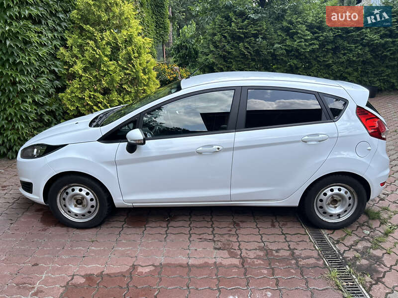 Хэтчбек Ford Fiesta 2015 в Киеве