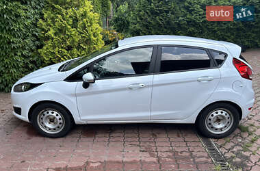 Хэтчбек Ford Fiesta 2015 в 