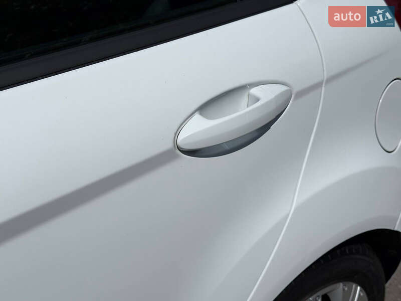 Хэтчбек Ford Fiesta 2010 в Днепре