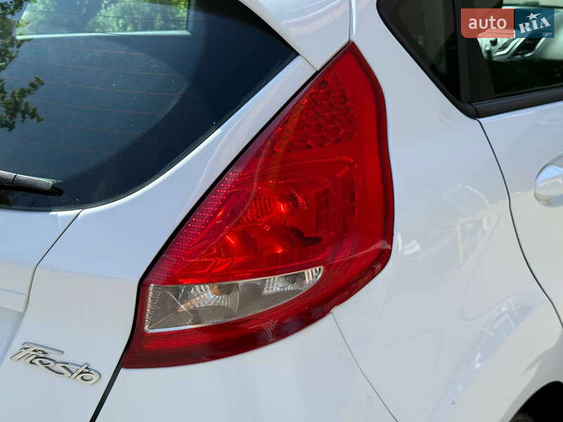 Хэтчбек Ford Fiesta 2010 в Днепре