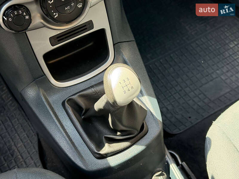 Хэтчбек Ford Fiesta 2010 в Днепре