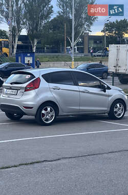 Хэтчбек Ford Fiesta 2011 в 