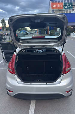 Хэтчбек Ford Fiesta 2011 в 