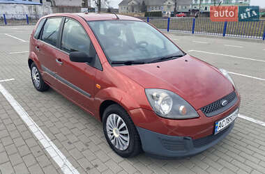 Хэтчбек Ford Fiesta 2006 в 