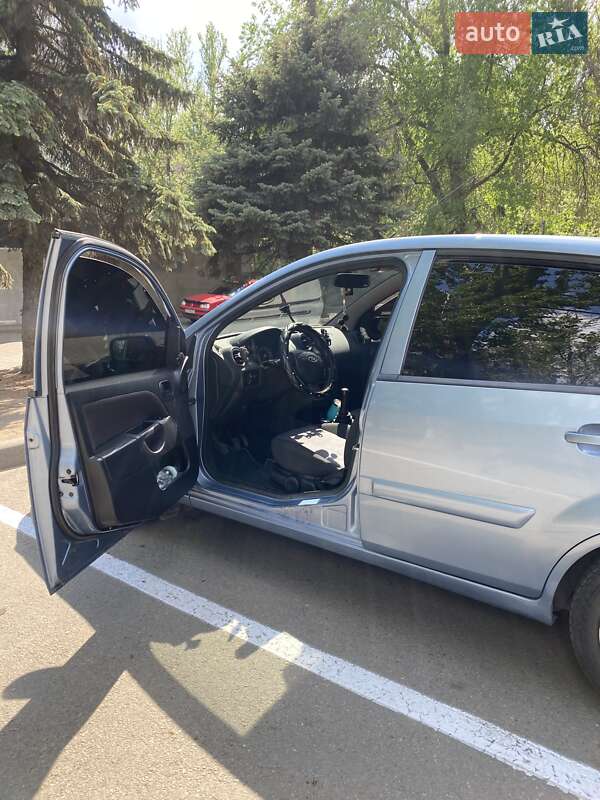 Хэтчбек Ford Fiesta 2006 в Никополе