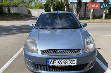 Хэтчбек Ford Fiesta 2006 в 