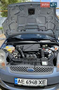 Хэтчбек Ford Fiesta 2006 в 