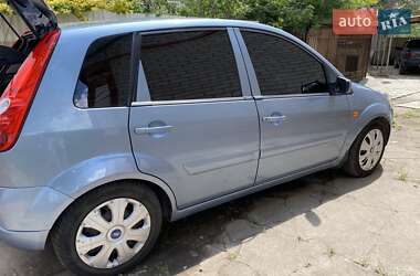 Хэтчбек Ford Fiesta 2006 в 