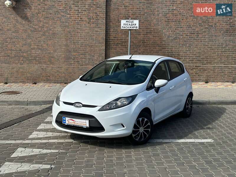 Хетчбек Ford Fiesta 2012 в 