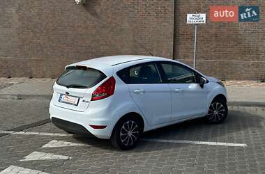Хетчбек Ford Fiesta 2012 в 