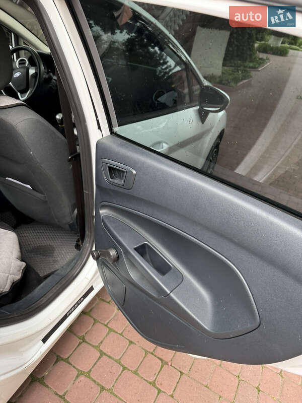 Хэтчбек Ford Fiesta 2012 в Днепре
