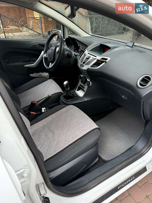 Хетчбек Ford Fiesta 2012 в Дніпрі