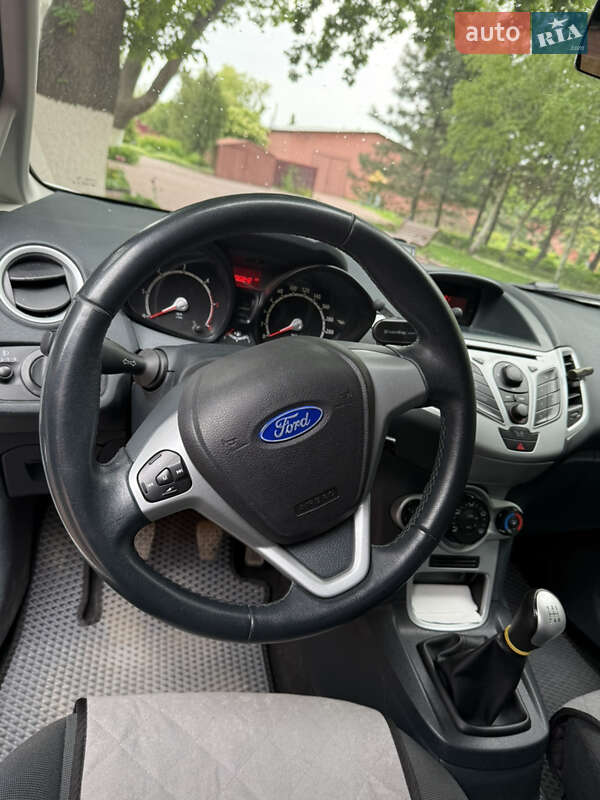 Хетчбек Ford Fiesta 2012 в Дніпрі