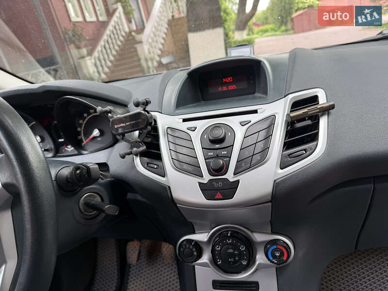 Хетчбек Ford Fiesta 2012 в Дніпрі
