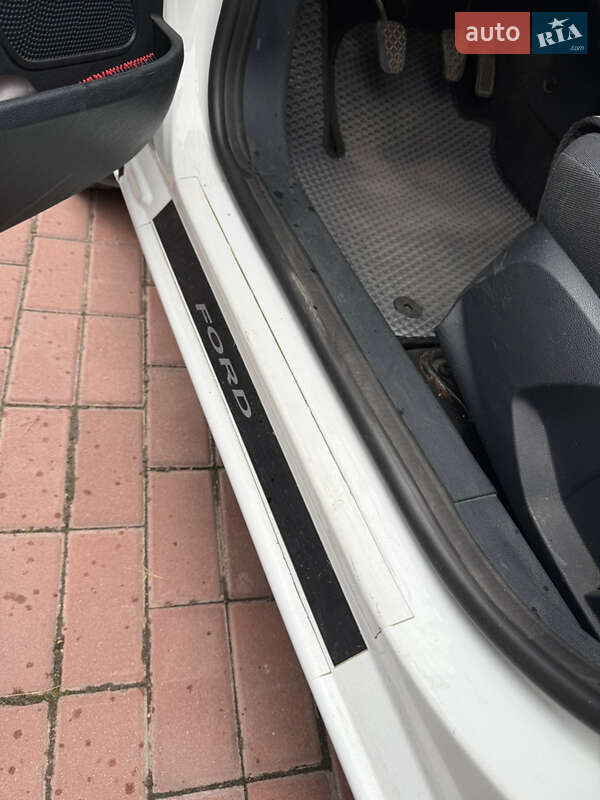 Хэтчбек Ford Fiesta 2012 в Днепре