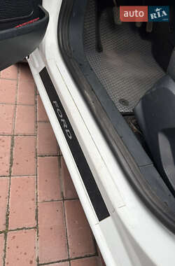Хетчбек Ford Fiesta 2012 в 
