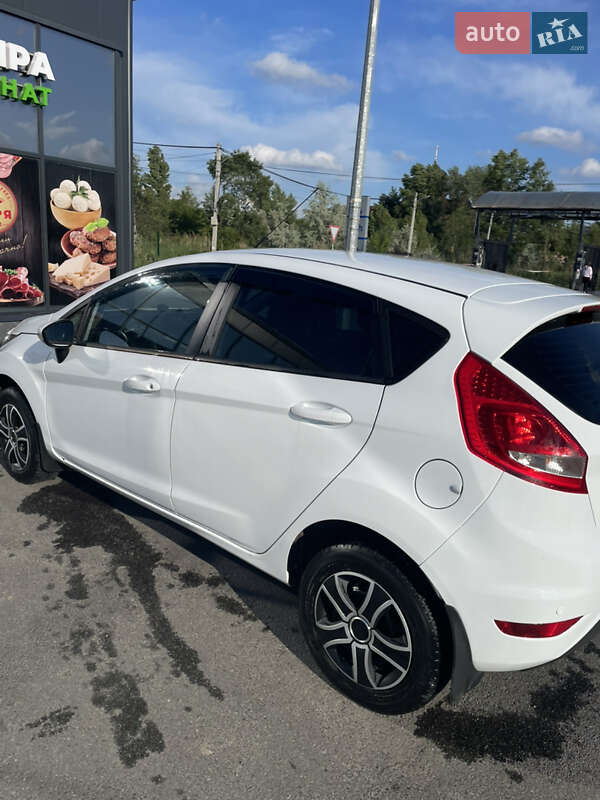 Хетчбек Ford Fiesta 2012 в Дніпрі