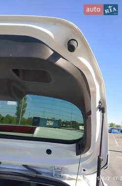 Хэтчбек Ford Fiesta 2015 в 