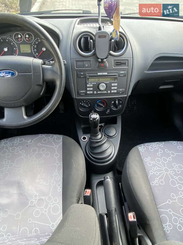 Хэтчбек Ford Fiesta 2008 в Львове