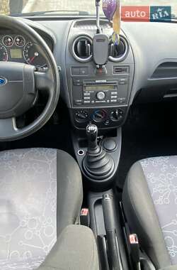Хэтчбек Ford Fiesta 2008 в 